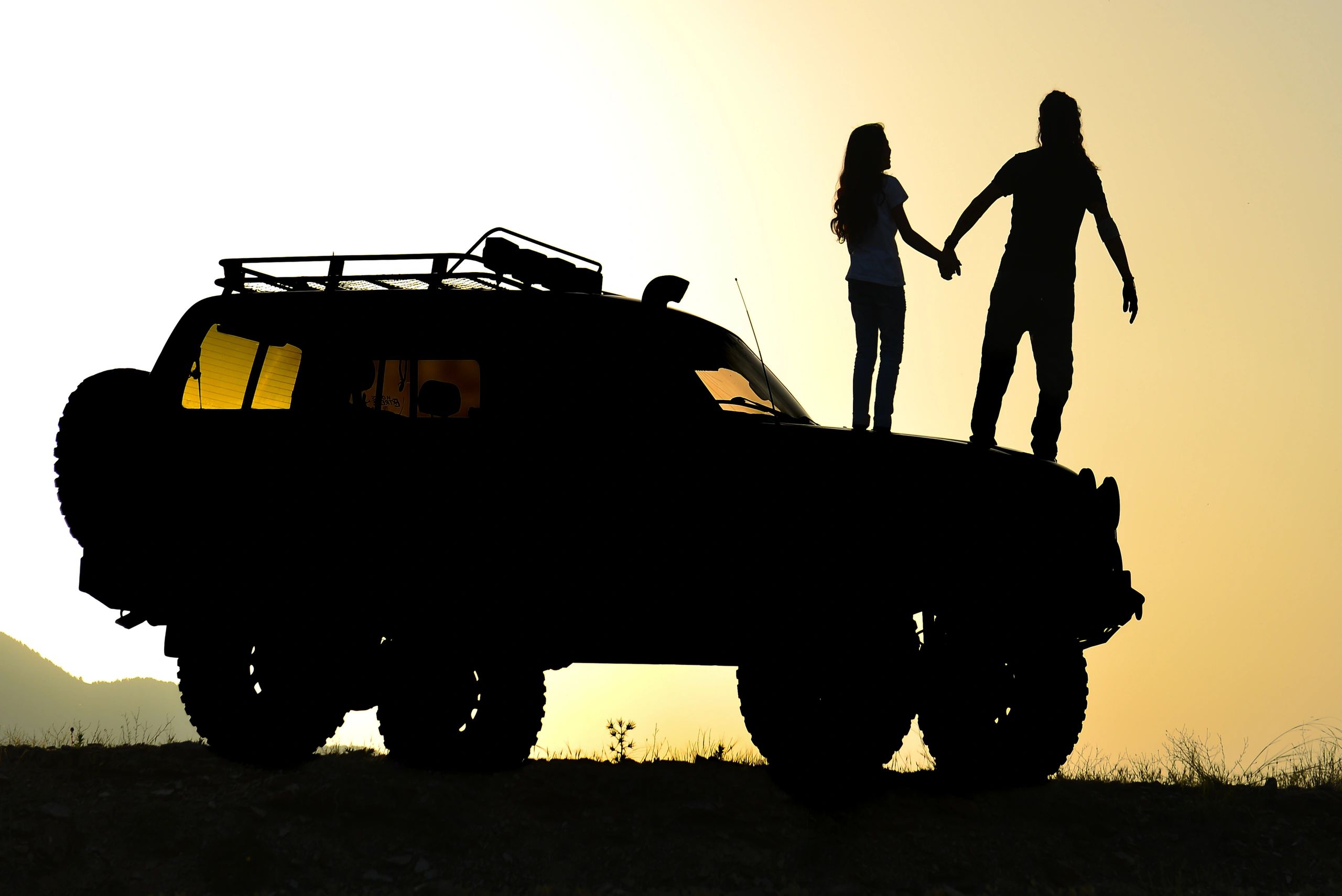 couples on vacation with their cars produce content